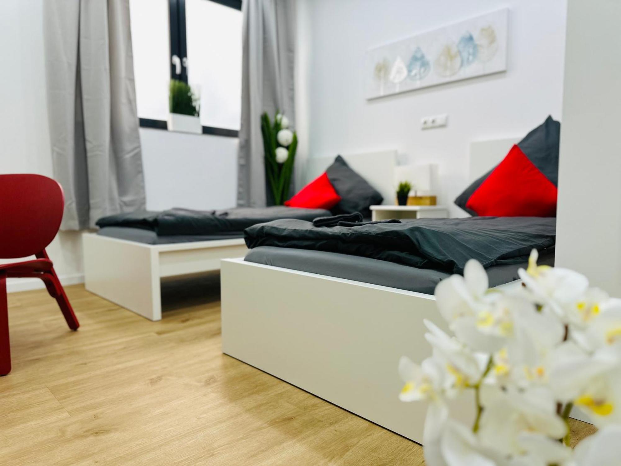 Doppelzimmer Mira 4 Пулхайм Екстериор снимка